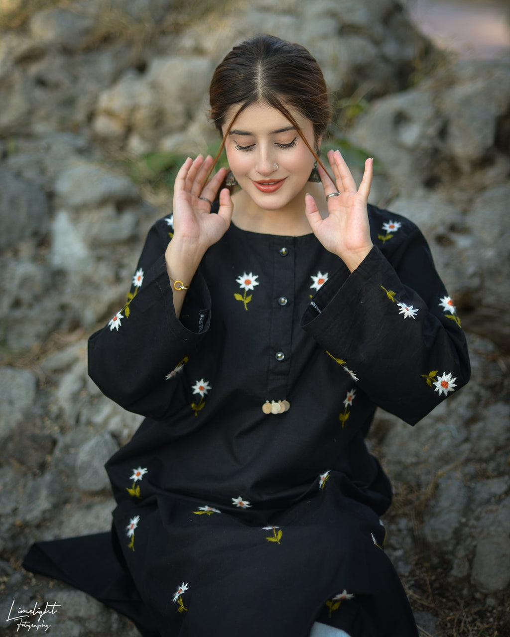 Black Daisy Embroidered Kurti