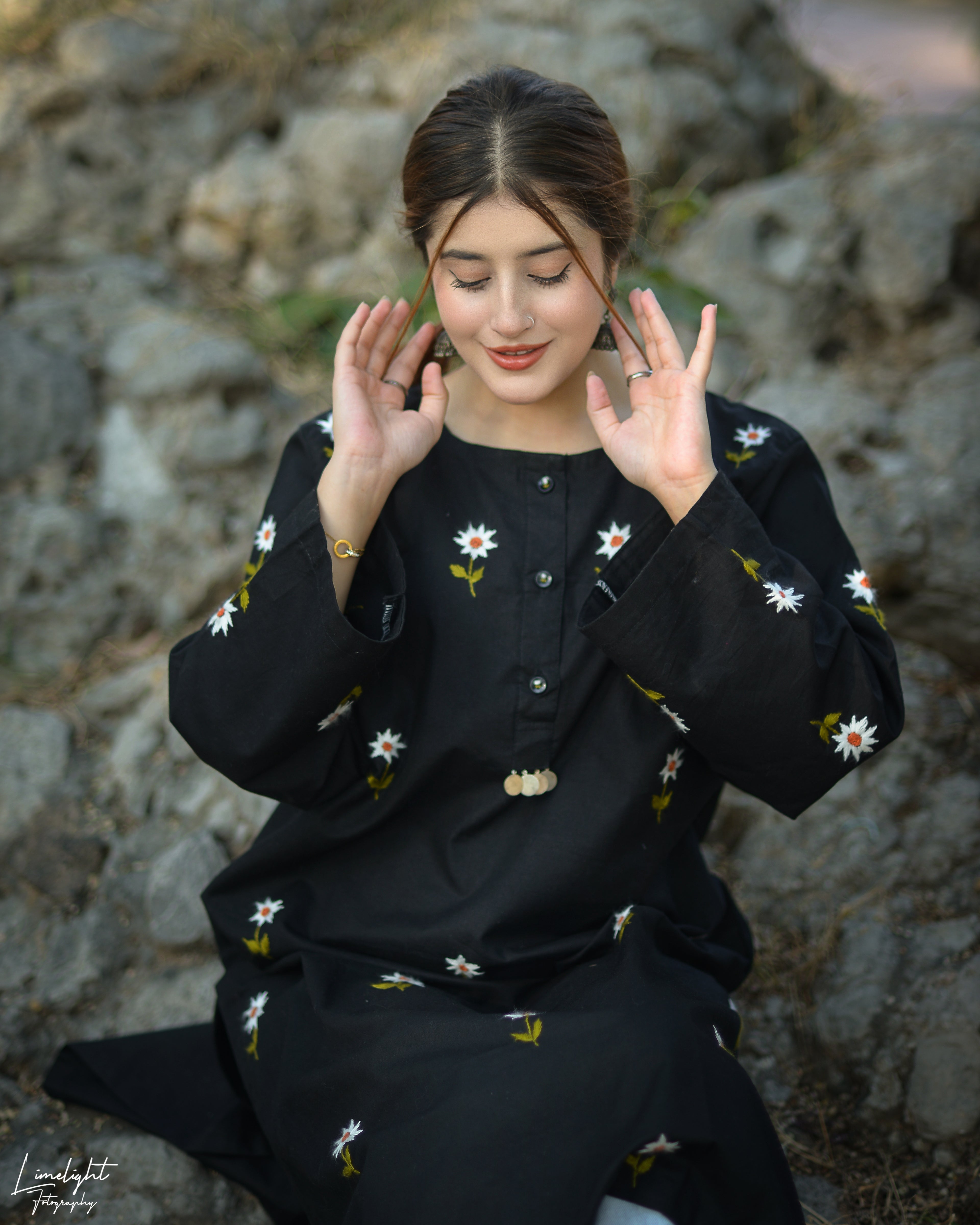 Black Daisy Embroidered Kurti